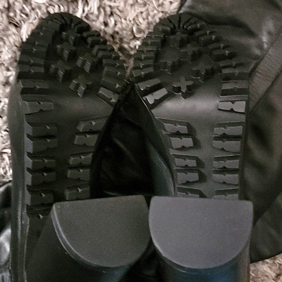 Schutz Rosalina Boots Black Platform Lug Sole Almond Point Toe Pull On - Picture 9 of 10